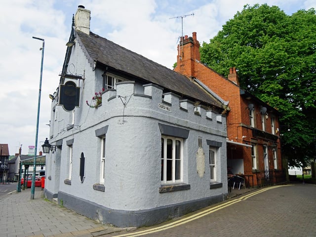 Paul wrote: “One of the ghosts is nicknamed ‘Fred’ and is a man in a dark cloak; the other is a young woman in white who descends the stairs and walks past the bar. During renovations, workers would be agitated to find their tools vanishing, only to discover them later in different locations. Glasses have moved in the bar and then tumble to the ground without breaking, and the water to the ice maker has been found turned off, as have the gas taps.”