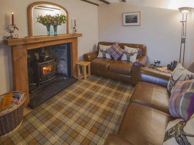 Soak up some tranquillity on the shores of Lochinver at this traditional self-catering holiday cottage, which is tastefully furnished with a warming wood burning stove and modern fittings to make you feel right at home. Book: https://bit.ly/30nx5Mr