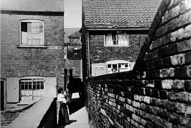 Browns Yard was in an area known as Dog Kennels between Wheeldon Lane and the Silk Mill. Many of the  houses were demolished in 1912 when Markham Road was built and the remaining ones were knocked down two years later when Tontine Road was constructed.