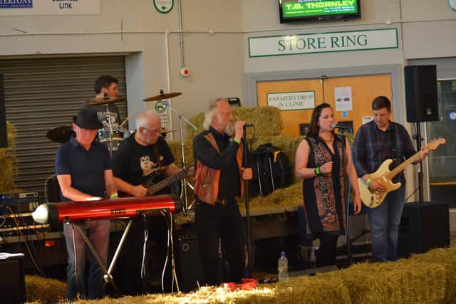 Little Dog play a mix of of Dr Feelgood, with a pinch of The Pirates and bluesy soul stirred in.