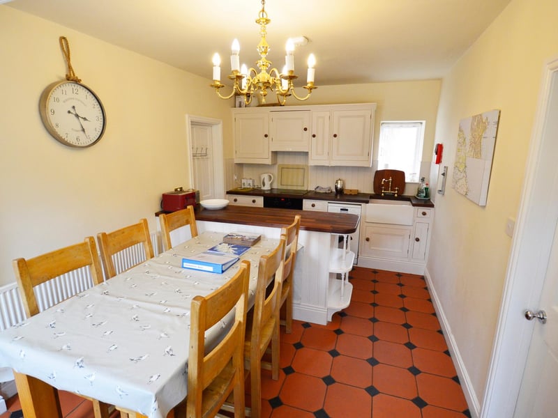 The well-presented kitchen-diner.