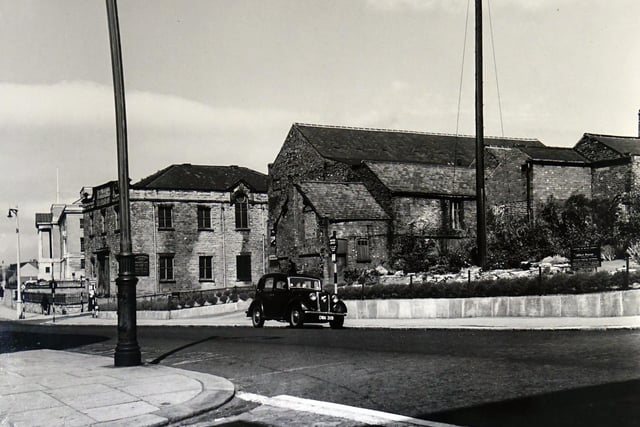 Rose Hill - looking towards Town Hall and Congregational Church  in 1952 and showing how motoring has changed over the years too!