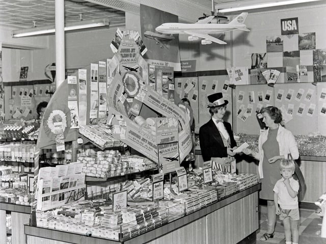 Ripley Woolworths Pan Am holidays to America promotion, November 1971.