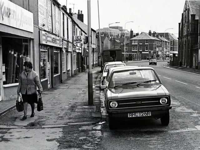 Lower Brampton, Chatsworth Road in Chesterfield, looking towards town centre in 1983.