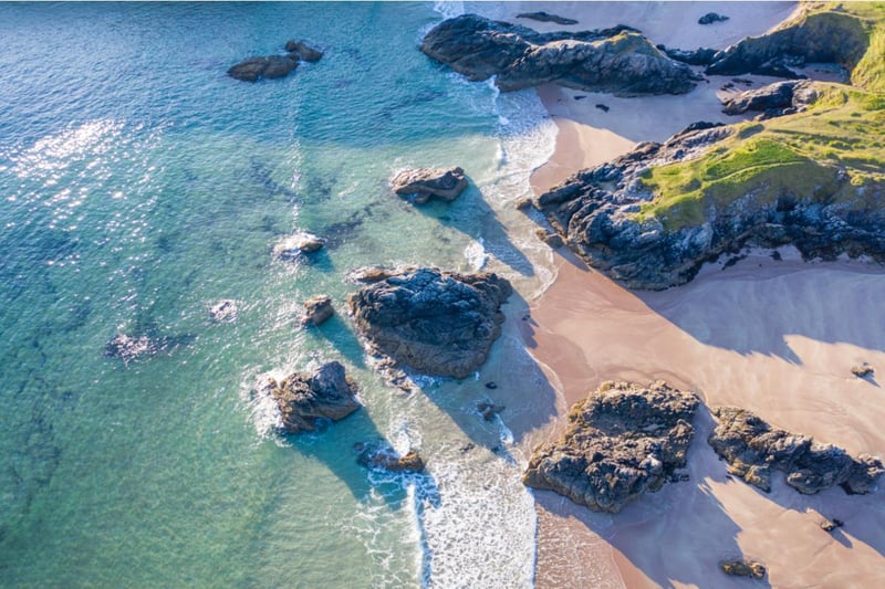 Home white sands, turquoise waters, rocky outcrops and sand dunes, Sango Bay provides a picture perfect spot for surfing and exploring, with the famous Smoo Cave located just a short distance to the east.