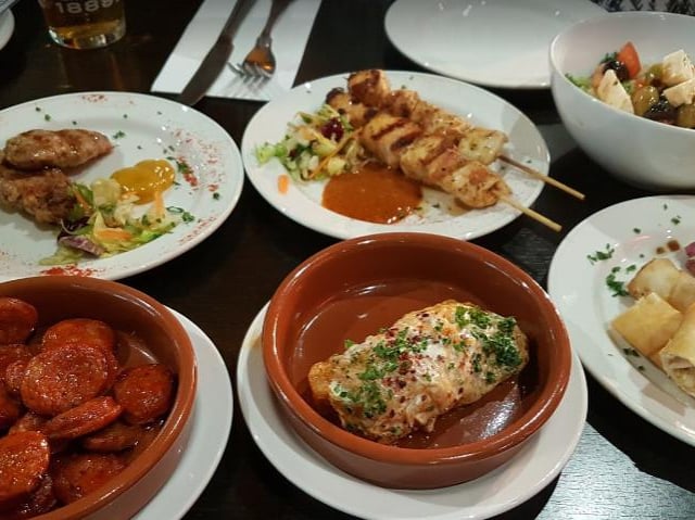 Movida Tapas are a lively restaurant who traditionally serve the finest Italian dishes and all-you-can-eat tapas, call them tonight on, 01302 265267.