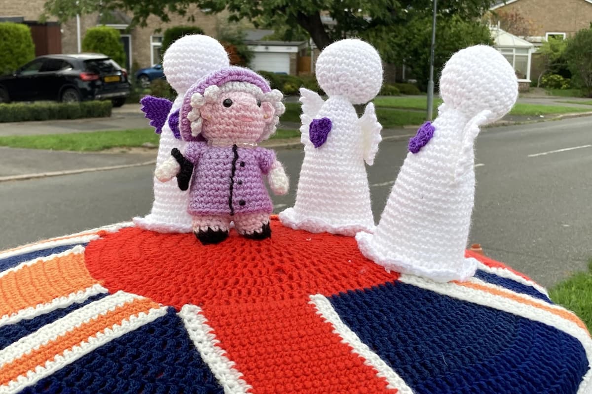 Post Box Rip Queen Touching postbox topper tribute to the Queen appears in Chesterfield