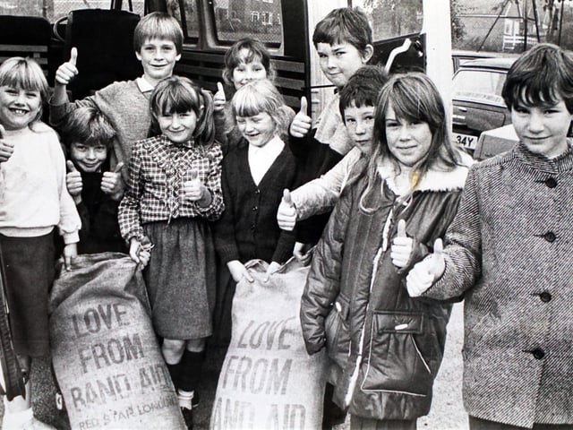 Swanwick pupils with aid for Ethiopians in 1985.