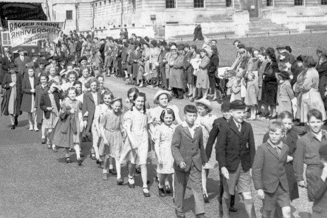 Do you recognise anyone in this photo of the Procession of Witness that was taken circa 1947/48?
