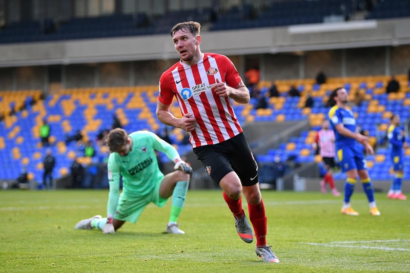 Millwall and Nottingham Forest look set to go head-to-head to sign Sunderland striker Charlie Wyke this summer. The Black Cats' goal-machine could move on from the club at the end of his contract, if they don't secure promotion this season. (Sky Sports)