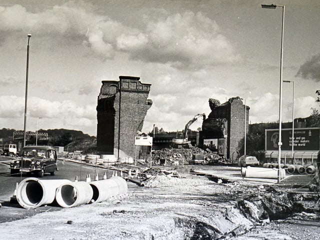Demolition of Horns Bridge, 1984
