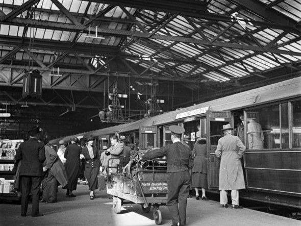 Interior shots of Waverley Station showcase de Poll’s penchant for documentary photography, capturing the hustle and bustle on the concourse and those fantastic thirties fashions.