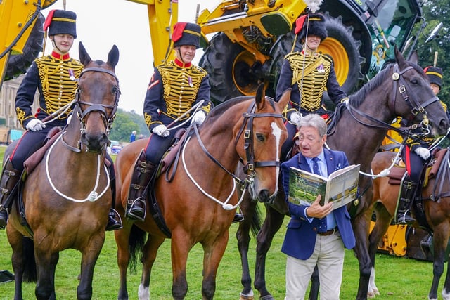 Alan Titchmarsh entertains the King's Troop Royal Horse Artillery with a reading from his book.
