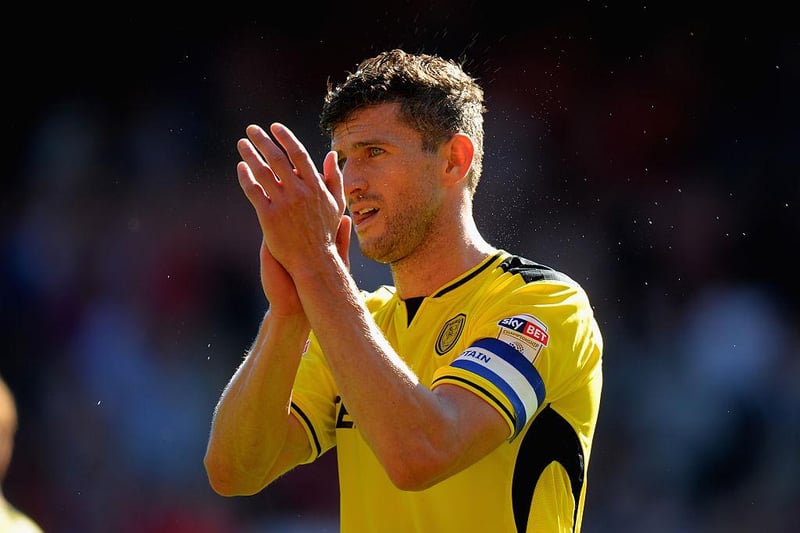 Oxford captain John Mousinho, 35, has signed a new two-year contract at the club.
