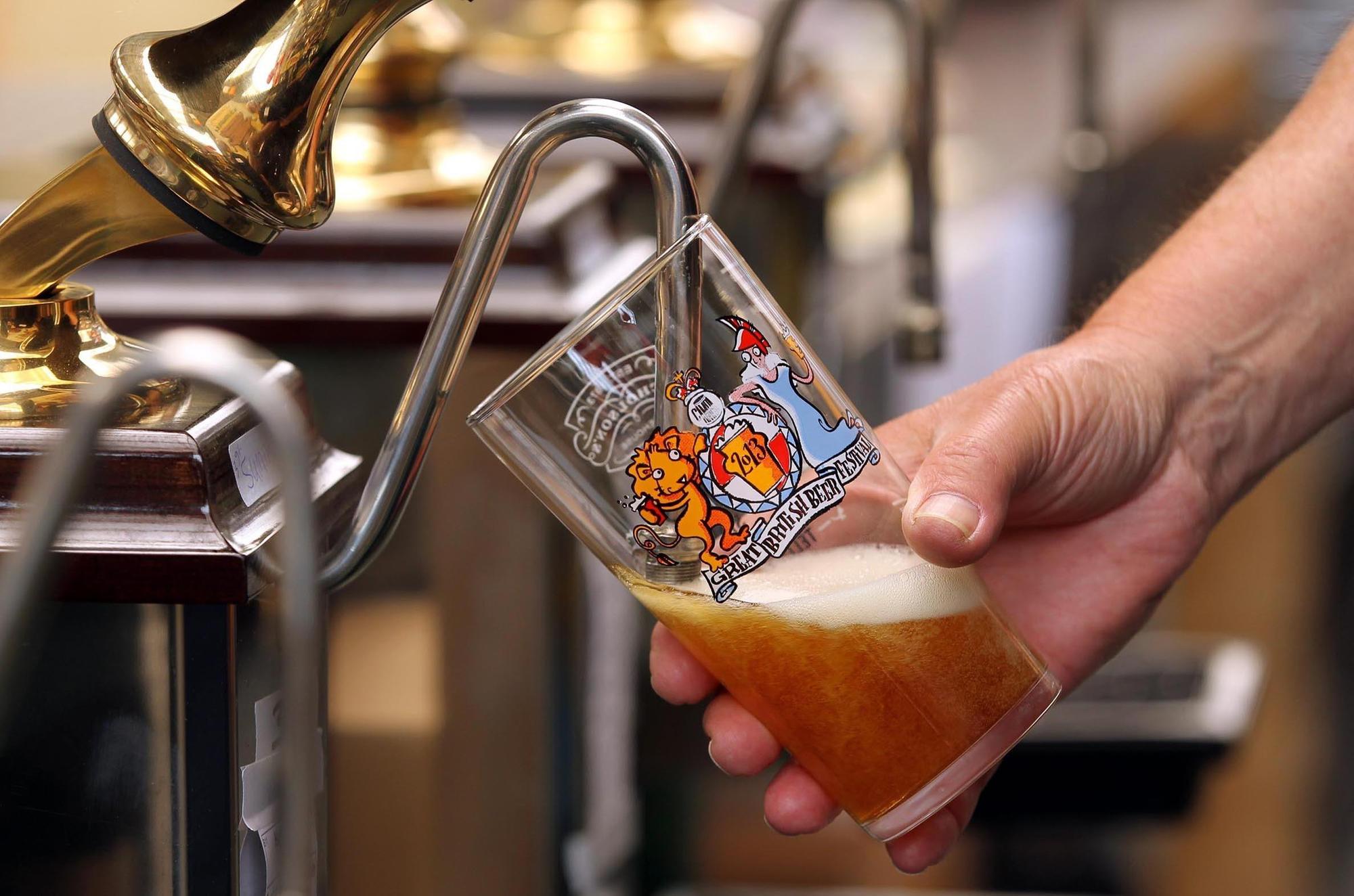 A list of Mansfield's town centre pubs which are opening this weekend.