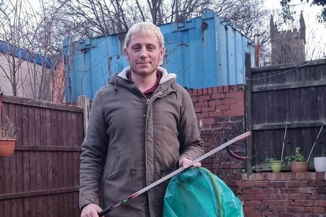 Lee Brassington, 40, of Brimington, collected seven bags of rubbish weighing 28.25 kg last Saturday after he was contacted by a man on Facebook complaining about the state of the local area.