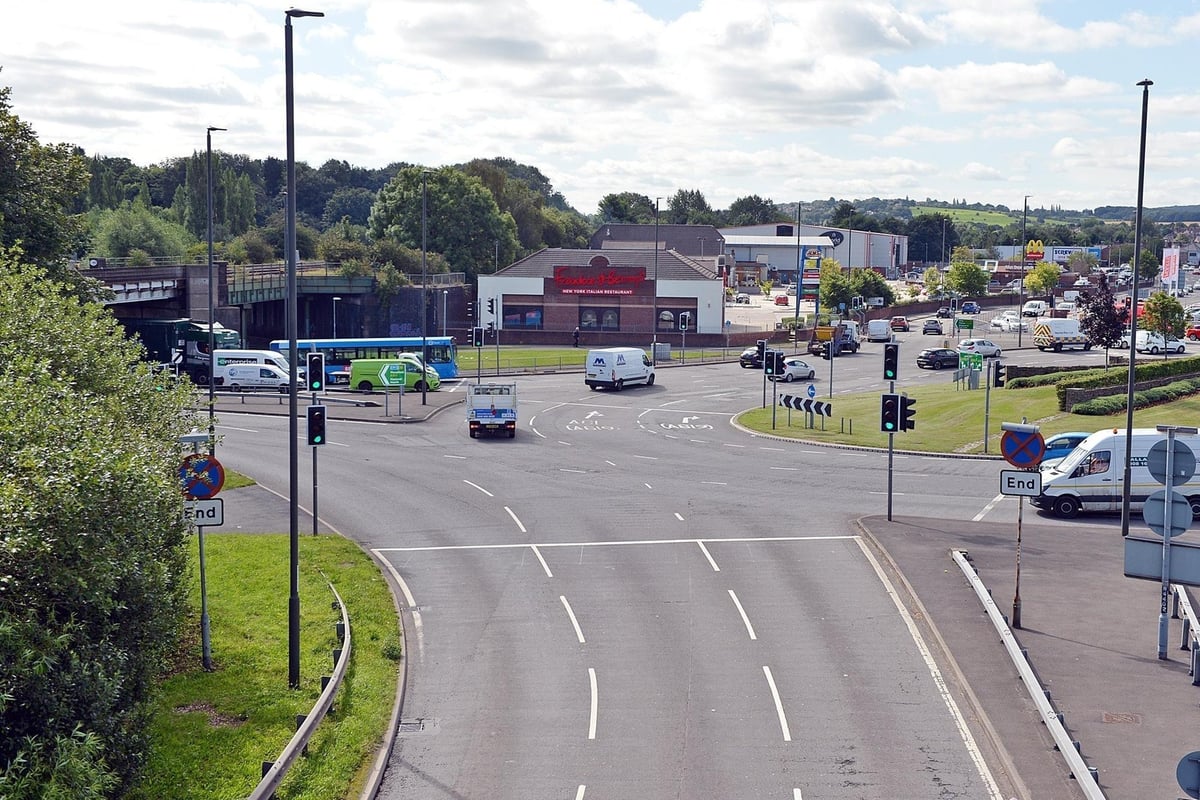 Police close then reopen A61 in Chesterfield after incident