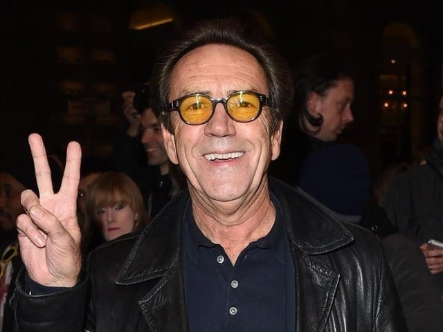 Robert Lindsay is the recipient of a British Academy Television Award, a Tony Award and two Laurence Olivier Awards. He was born in Ilkeston on December 13 1949 and went to Kensington Primary in Ilkeston and secondary modern school, Gladstone Boys', also in Ilkeston.