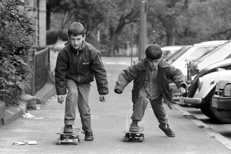 Edinburgh children skateboarding on the pavement in June 1989.