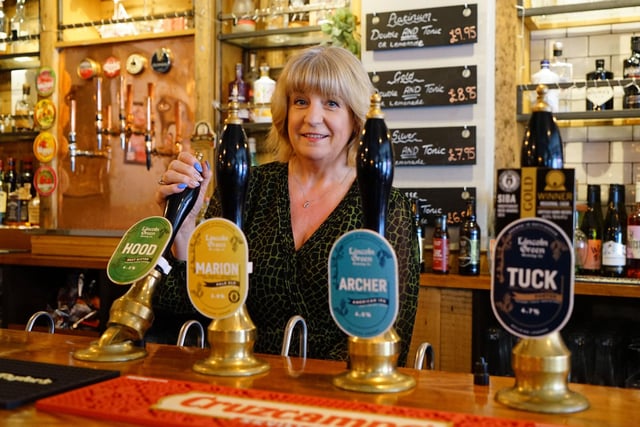 The Railway has a wide range of cask ales, beers and ciders on offer. The menu features a range from Lincoln Green Brewing Company and guests from breweries near and far. A showcase of Craft Beers includes a range from Lincoln Green’s Blackshale Project and rotating guests.