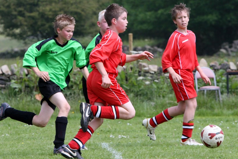 Matlock United White A (all red) take on North Wingfield A in 2007.