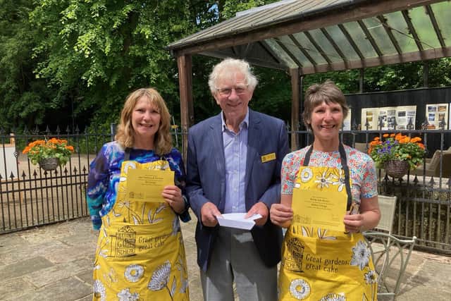 Jane Tomlinson, left and her twin sister Julie Brown with Peter Gardner, Derbyshire county organiser for the National Garden Scheme.