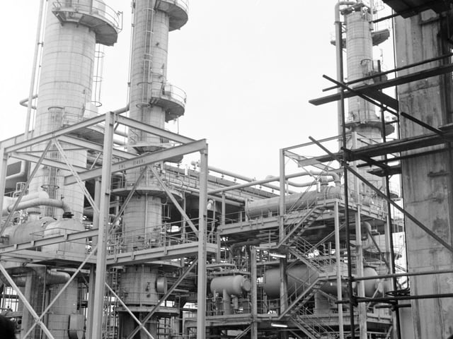 The BP complex at Kinneil on the Firth of Forth, end of the 384km crude oil pipeline from the Forties oilfield in the North Sea, November 1975.