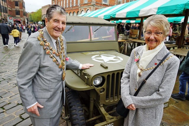 Mayor and Mayoress of Chesterfield, Tony and Sharon Rogers visit the 40s event.
