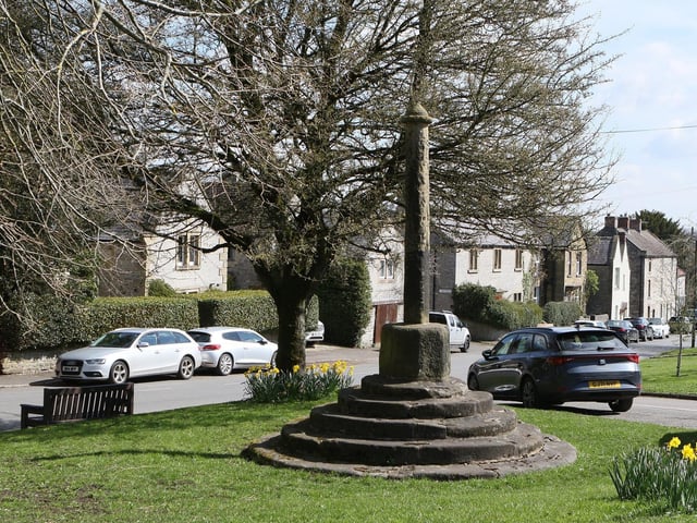 A place called ‘Longsdune’ appears in the Domesday Book as belonging to Henry de Ferrers and being worth thirty shillings - which is considered to have referred to the village of Great Longstone.