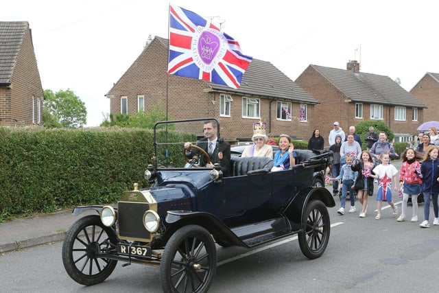 Jubilee, Inkersall Parade, Queens old and young at the head of the parade