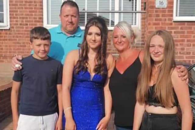 Darren Umney with children Lewis, Ellie and Shannon and their mum Margaret who lost her battle with breast cancer in March. Margaret's family and friends have pledged to raise £15,000 to support Ashgate Hospice.