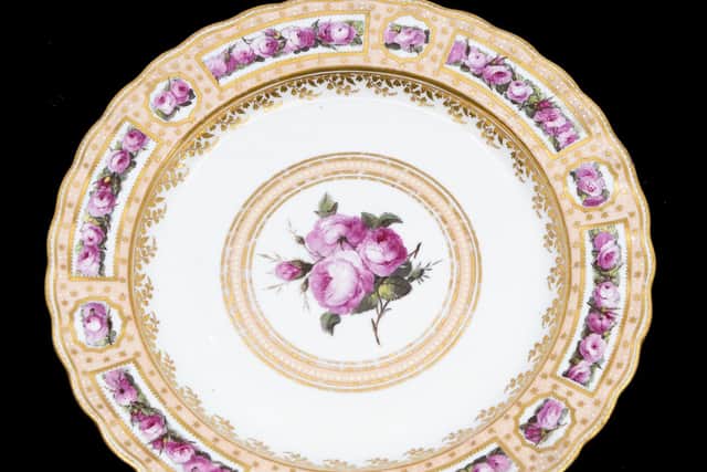 Derby puce mark plate is anticipated to raise between £200-£300 at auction.