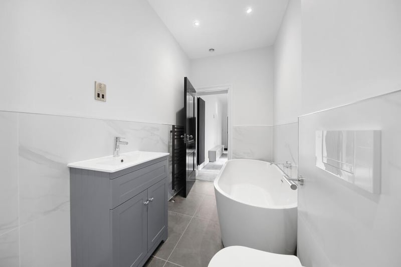 A Jack and Jill bathroom with freestanding bath and separate shower is a feature of this one-bedroom apartment. The rental is £900 per calendar month.