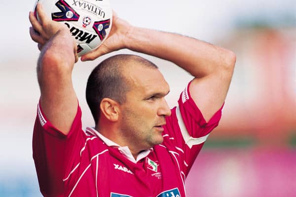 Retired footballer, Neil "Razor" Ruddock will be a guest speaker at an event in Tupton this November.
