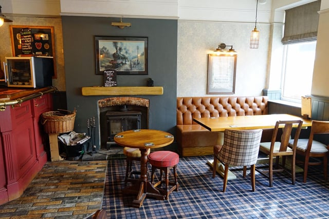 The Railway has been known as a popular hotel since 19th century. It was thoroughly refurbished five years ago and changed into a pub.