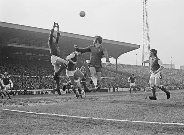 Arsenal players Bob Wilson and Frank McLintock, and Chelsea player Peter Osgood during an FA Cup Quarter-final replay match at Highbury Stadium in London, UK, 20th March 1973. The score was 2-1 to Arsenal. (Photo by Evening Standard/Hulton Archive/Getty Images)