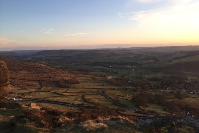 If you want amazing views over the Hope Valley, look no further than Curbar Edge.