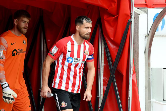 Unsurprisingly looked a little less dominant without his usual defensive partners either side of him, but Sunderland were grateful for his presence for exactly that reason. 6