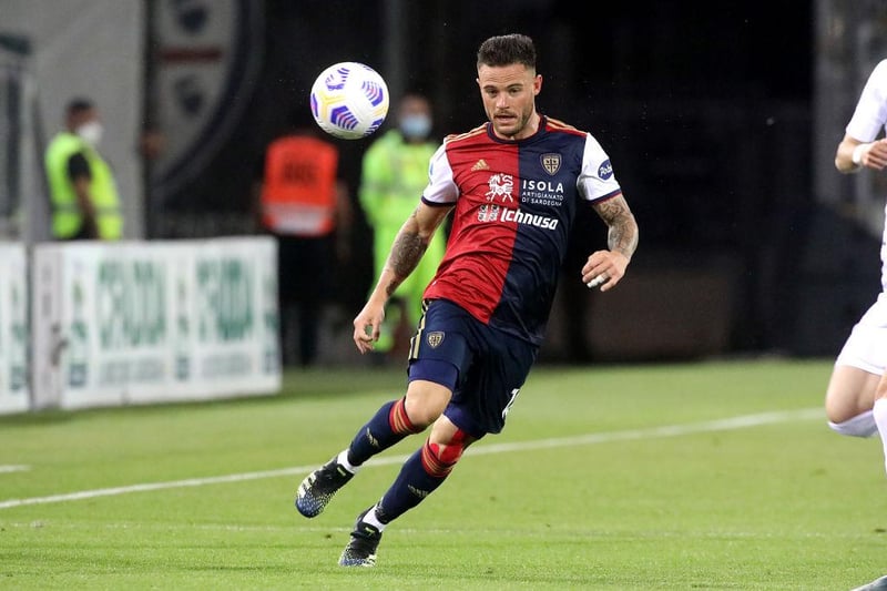 Leeds United have decided to move for Cagliari midfielder Nahitan Nandez this summer, with the Italian club willing to lower their initial asking price. (Calcio Mercato)
 
(Photo by Enrico Locci/Getty Images)