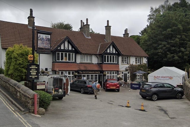 This pub has a 4.4/5 rating based on 823 Google reviews. One customer said: “This place is in a wonderful location. Cosy inside. Outside the beer garden is right by a river surrounded by flowers. Very nice atmosphere.”