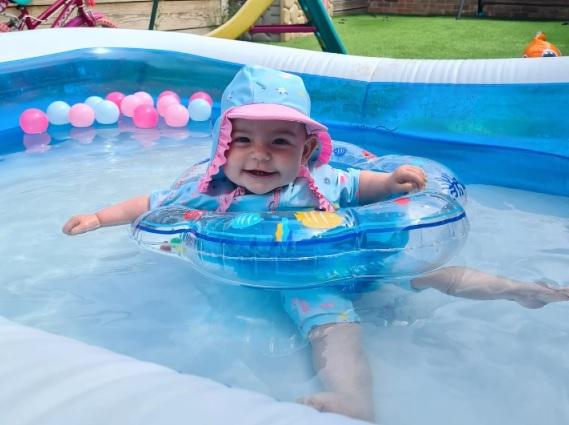 This lovely photo of a baby in a pool was posted by Jade Leblanc.