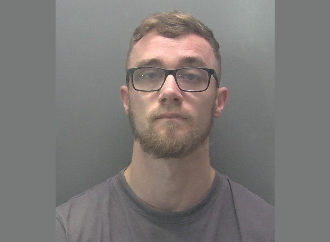 Dramatic moment police raid dealer's flat and uncover £10k drugs stash