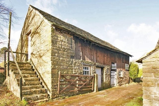 The Grade II listed crook barn incorporates stables, storage barn and hayloft. The hayloft and storage area had a new floor fitted several years ago.