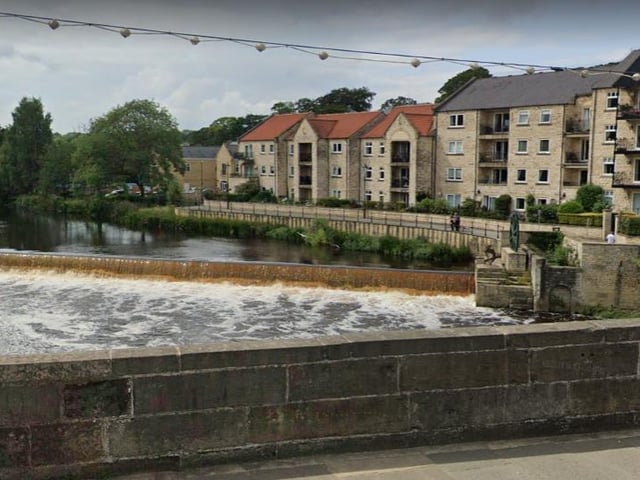 Wetherby is a great location for those commuting to a nearby city for work, alongside being full of character and history. The market town offers an array of cosy houses suitable for growing families, first-time buyers, and those looking to escape city life.