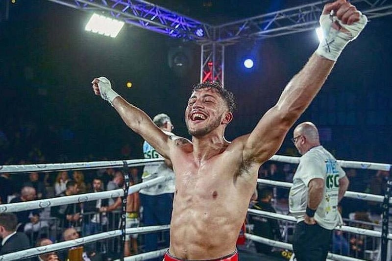 McKinson moved into the top-10 of the WBO world rankings inflicting a first pro career defeat on the Argentine to take his own perfect record to 18-0.
