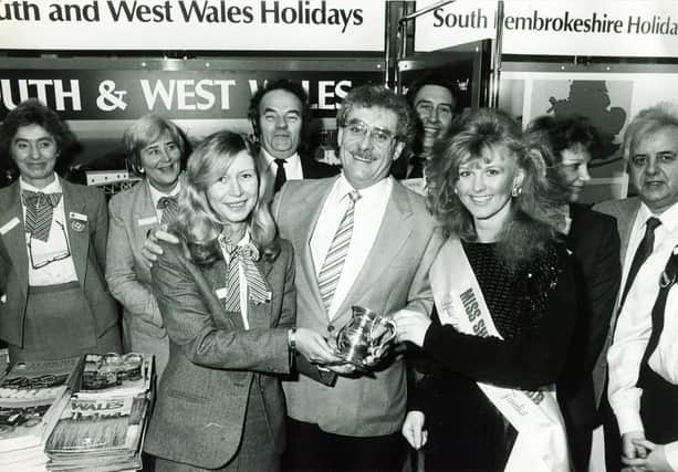 City-born comedian and actor Bobby Knutt is pictured with Miss Sheffield at the 1986 travel and holiday exhibition