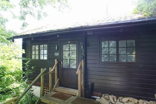 Perfect accommodation for visitors or for teenagers who want their own space, the guest cabin is separate to the cottage.