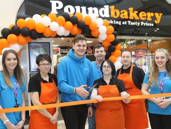 Chesterfield College student union president Gunter Scheidt opens the new Poundbakery.