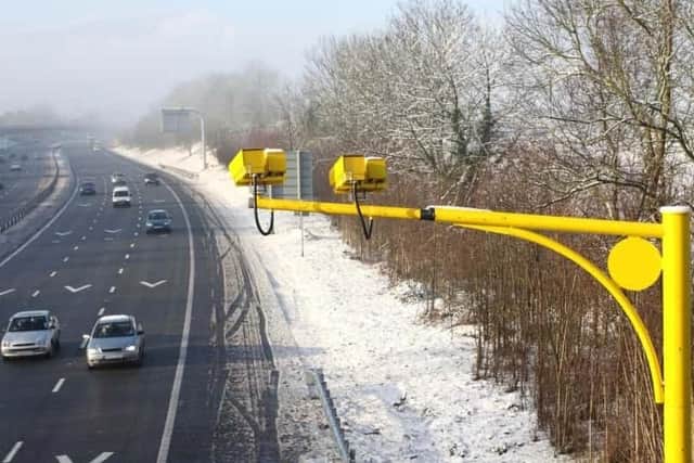 Can be overhead or on the floor. They ONLY trigger when you speed past them - different to average speed cameras. They used to only be switched on when the overhead signs are on, but the new Smart ones can catch anyone at any time