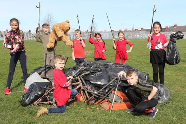 Gracie, Charlie, Cindy, Oliver, Harrison, Scarlett, Taylor and Asaria with the collected rubbish. Pictures by Jason Chadwick.